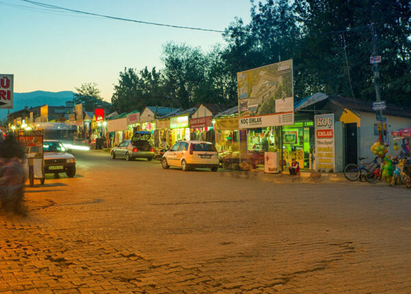 akyazinin-merkezine-yakin-gezilecek-yerler-1